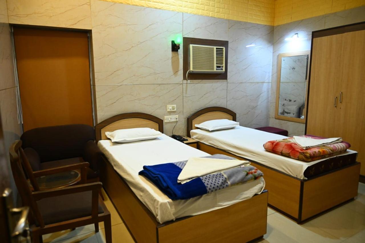 Hotel Komala Vilas コルカタ エクステリア 写真