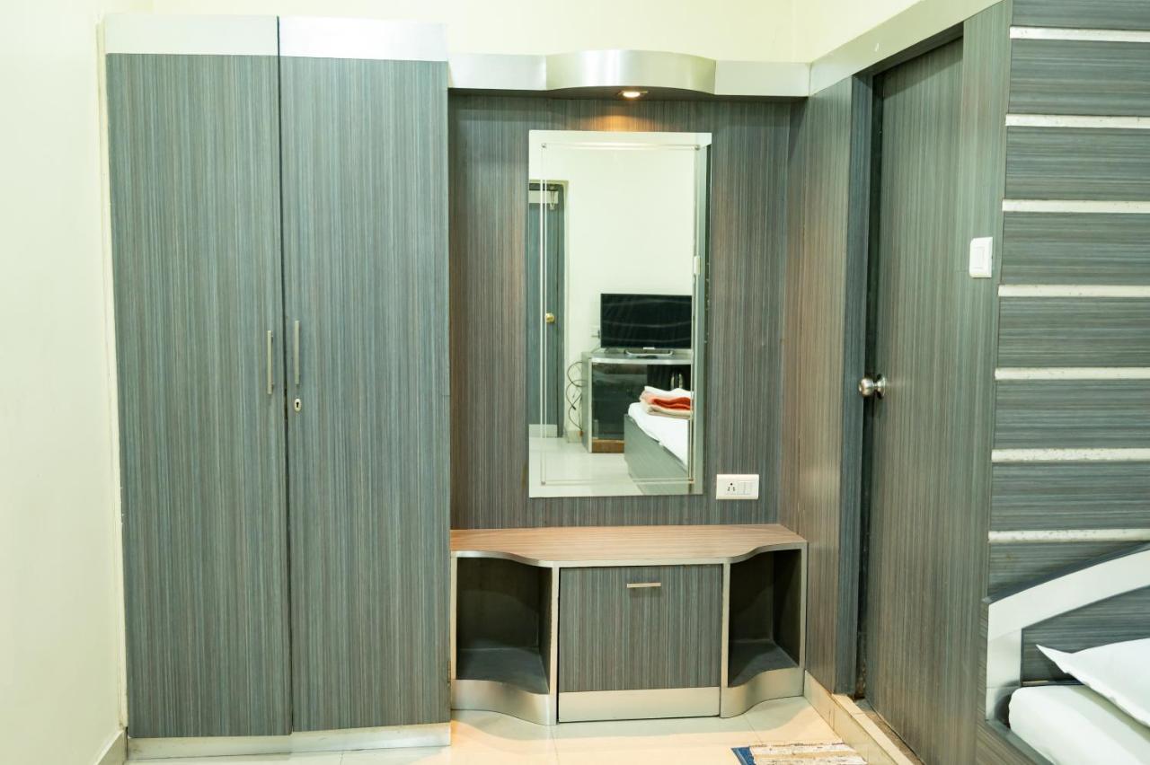 Hotel Komala Vilas コルカタ エクステリア 写真